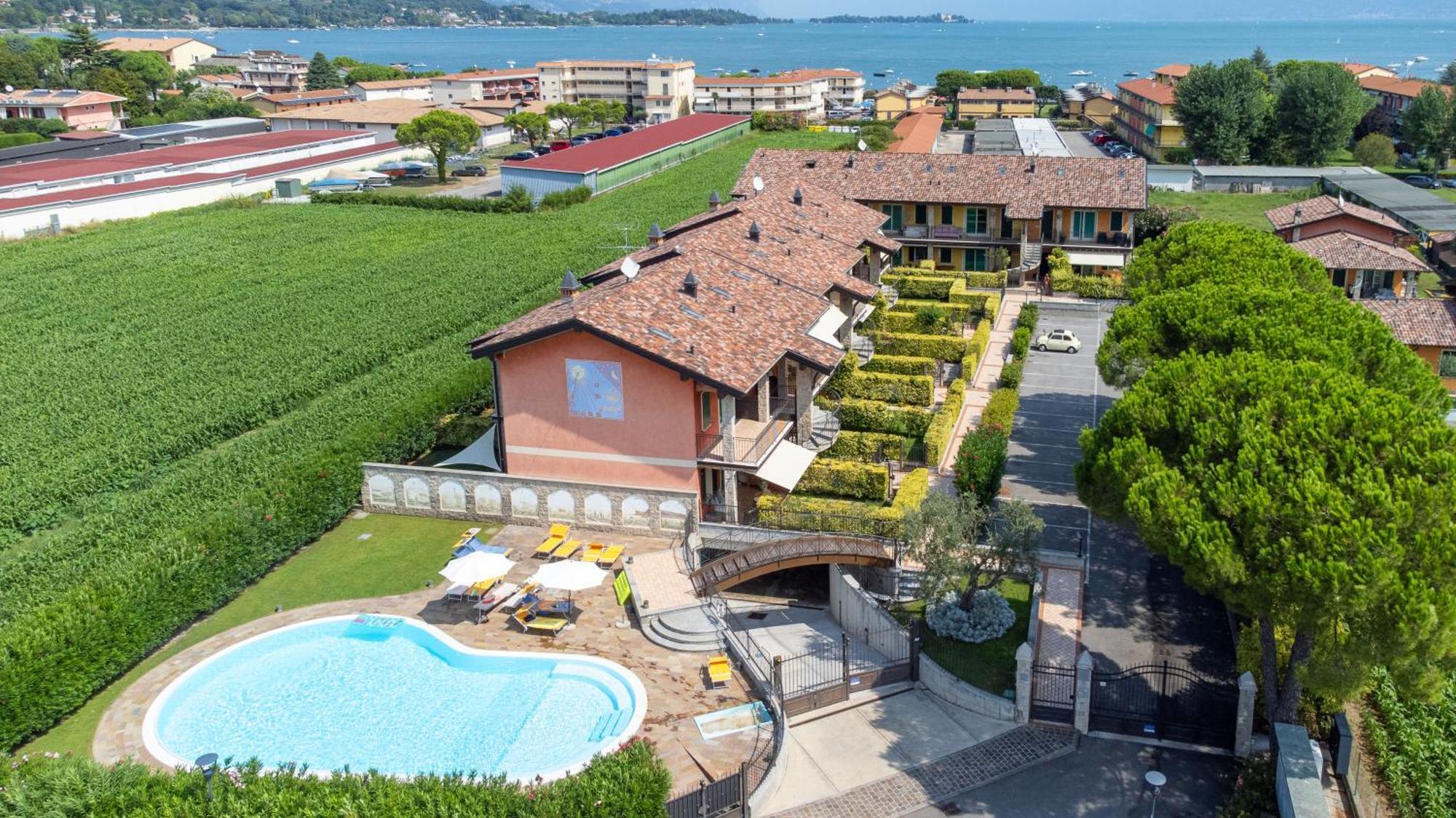 Lago Di Garda A 300M - House In Manerba Манерба-дель-Гарда Экстерьер фото
